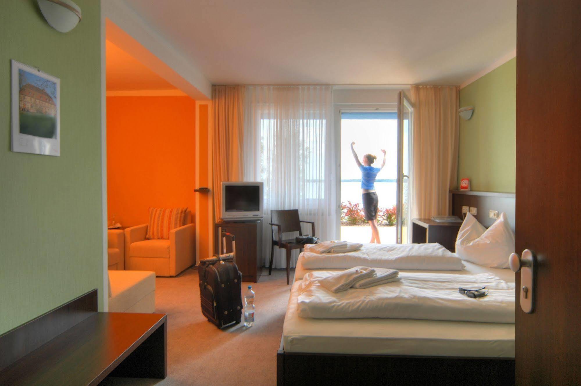 Strandhotel Senftenberger See Dış mekan fotoğraf